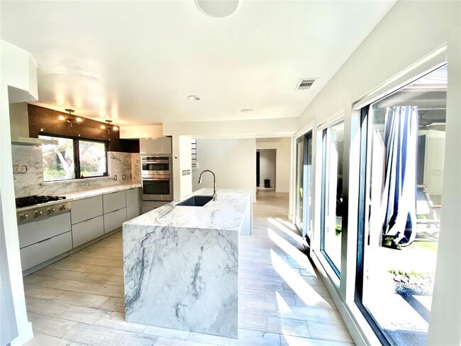 Building Photo - 563 Rancho Bauer Dr