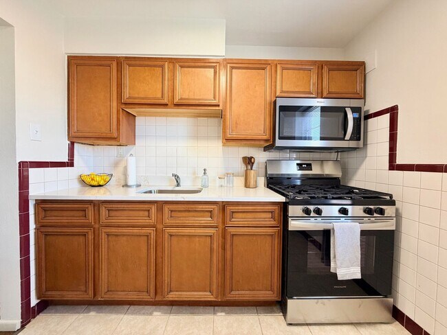 Building Photo - The Pointe at Willmore Park