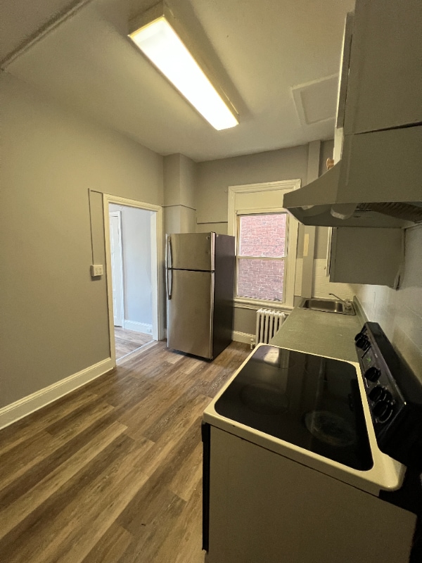 Building Photo - 806 Ferry St