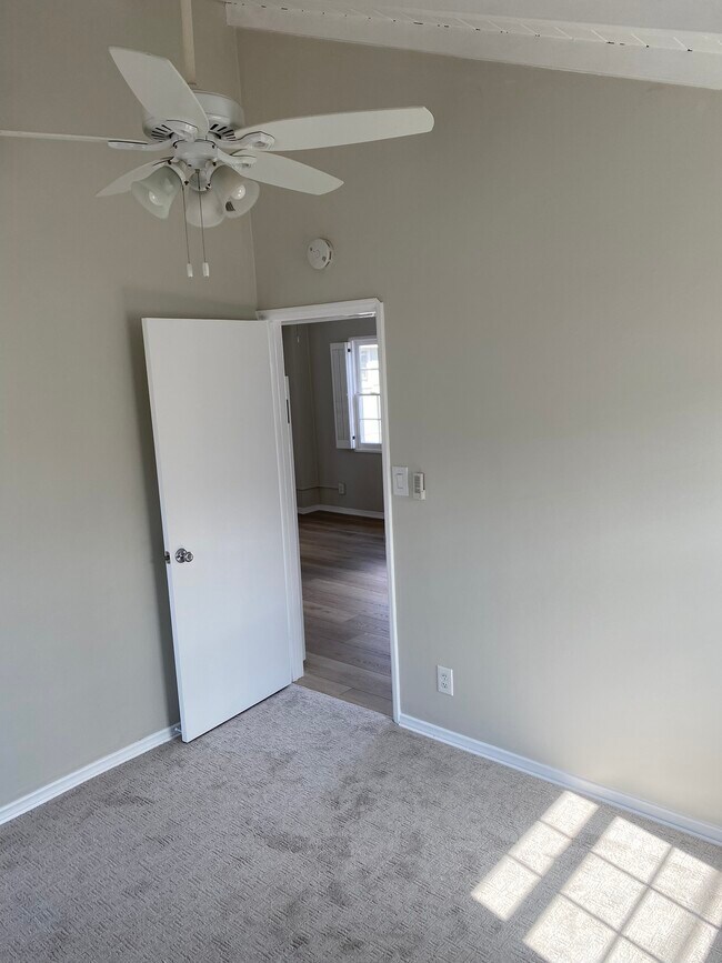 Foto del edificio - 320 Sapphire Ave