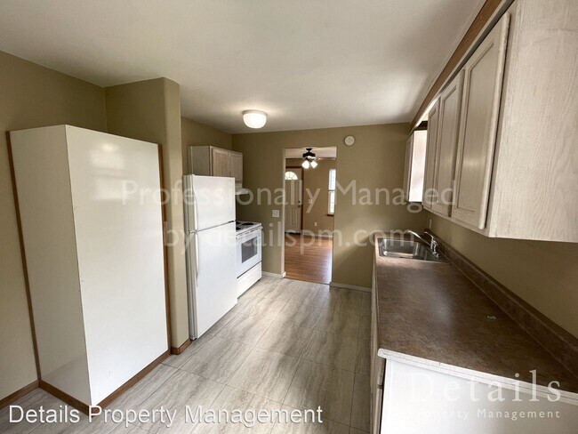Building Photo - 2 br, 1 bath House - 3915 Perry Ave NE