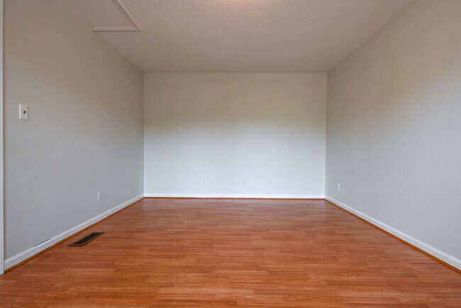 Foto del edificio - $1700 - Renovated 4BR/2BA on 2 Acres