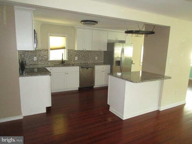 Foto del edificio - 43175 Coles Dr