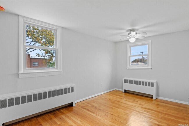 Foto del edificio - 60 Sheridan Ave