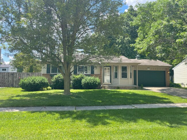 Building Photo - 5884 Ivanhoe Ave