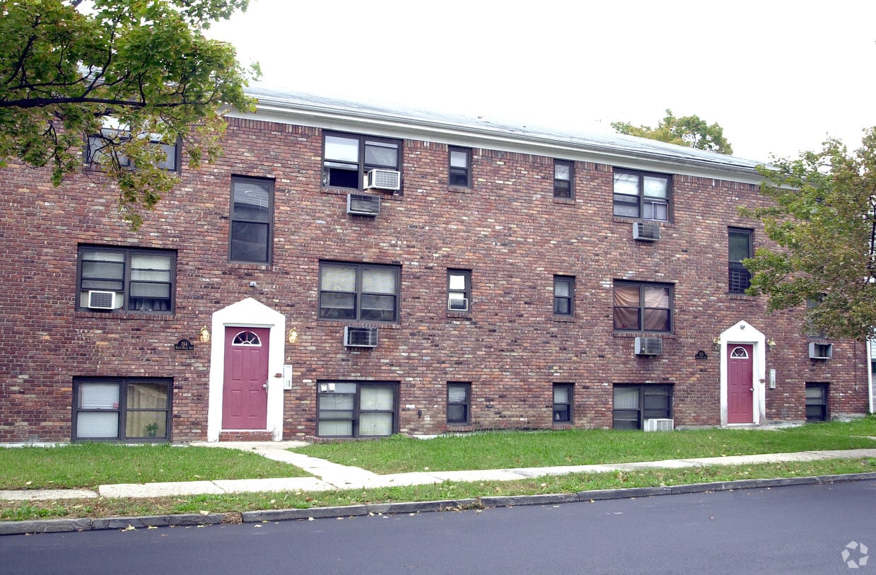 Primary Photo - 262 N Maple Ave