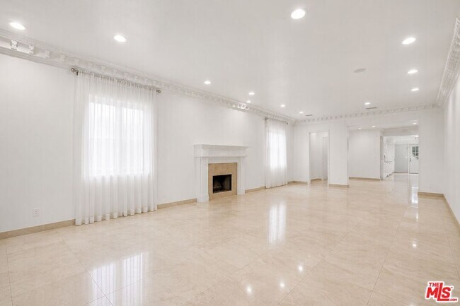 Building Photo - 482 S Sherbourne Dr