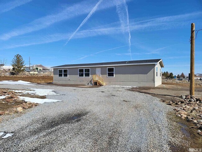 Foto del edificio - Spacious 3-Bedroom Home on 1.35 Acres with Valley Views – Dayton, NV