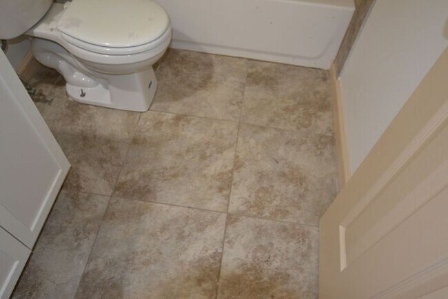 Building Photo - 957 Grebe St