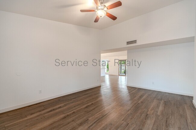 Foto del edificio - 6409 E Grandview Dr