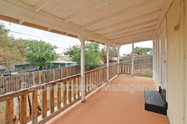 Foto del edificio - 2419 Poplar St