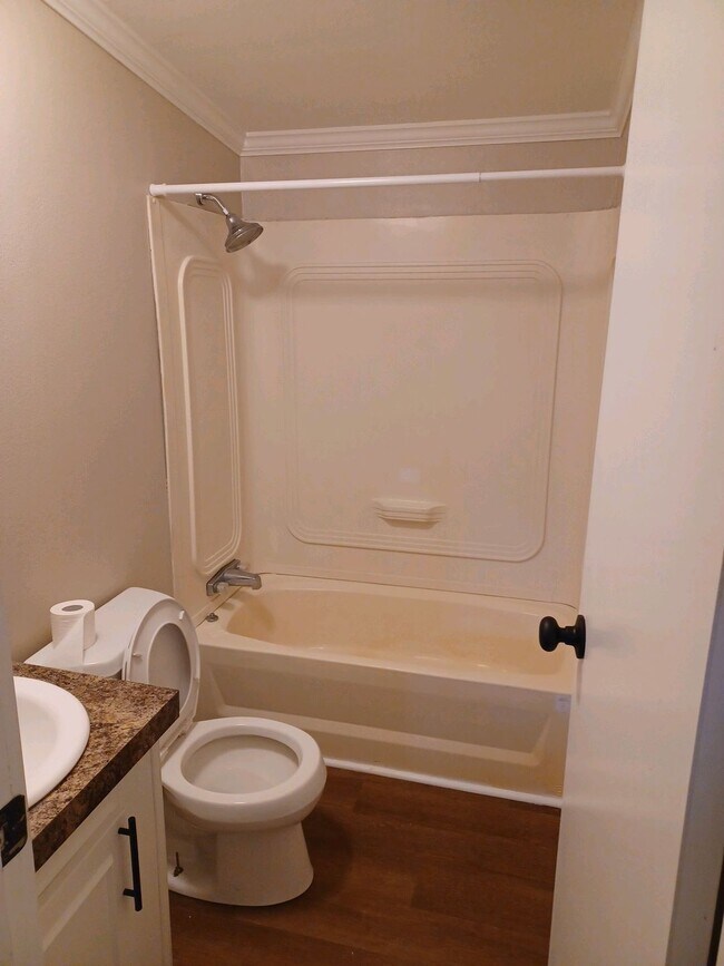 Foto del edificio - 890 Rough Edge Rd