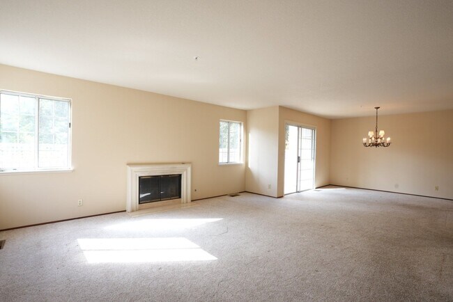 Foto del edificio - Beautiful Three Bedroom Valley Club Circle Condo in Gated Community