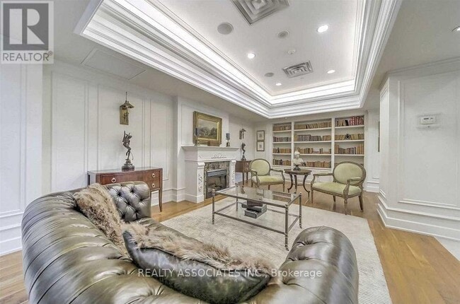 Building Photo - 662 Sheppard Ave E