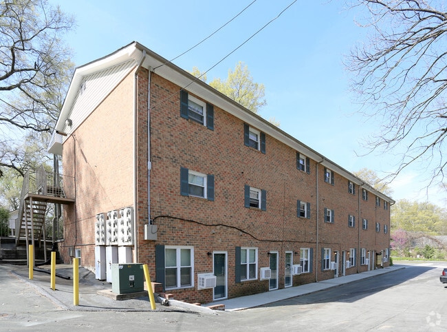 1212 W Chapel Hill St - Oak Tree Apartment Homes