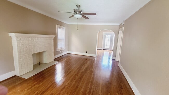 living room - 1610 Castle Ct