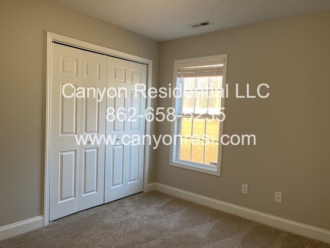 Foto del edificio - 260 Sanford Ct