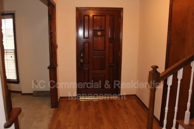 Building Photo - 6104 N Cleveland Ave