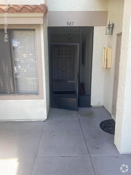 Building Photo - 987 Country Club Dr