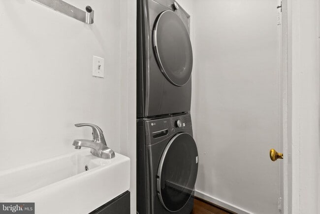 Building Photo - 2218 16th St NE