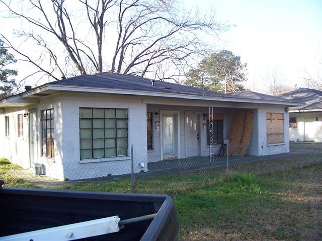 Primary Photo - 2901 Lee Ave