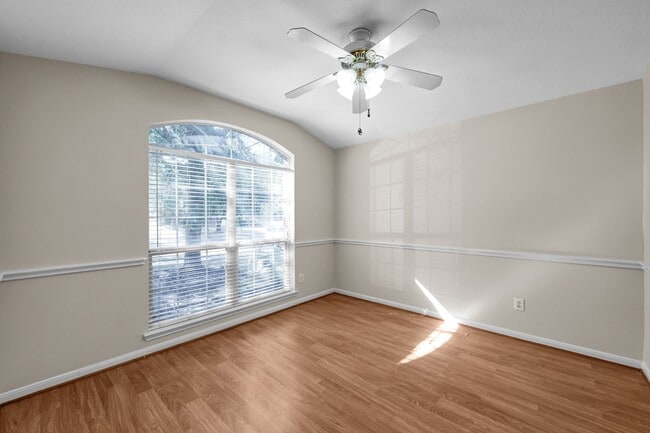 Foto del edificio - 32111 Willow Creek Park