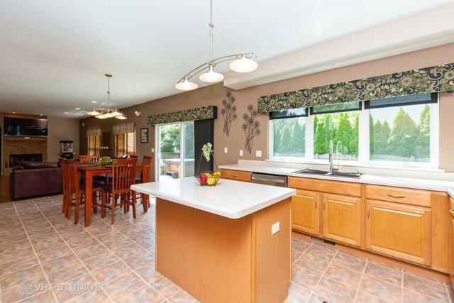 Building Photo - 1080 Dovercliff Way