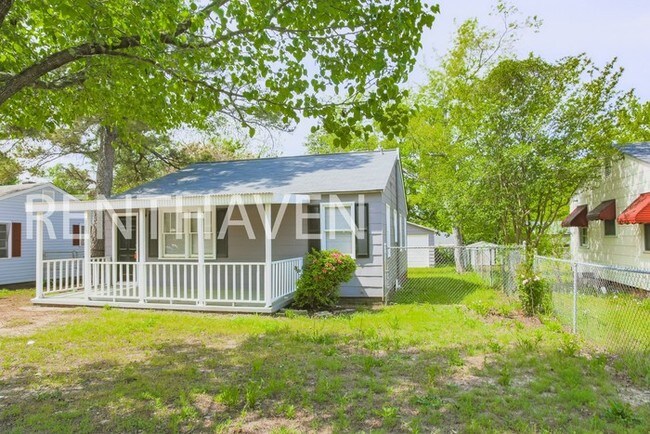 Building Photo - Large workshop in backyard!