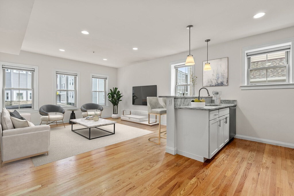 Foto principal - 236 E St