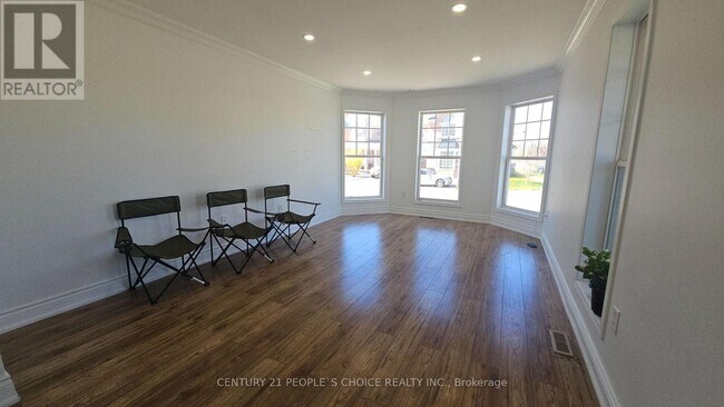 Photo du bâtiment - 918 McNair Cir