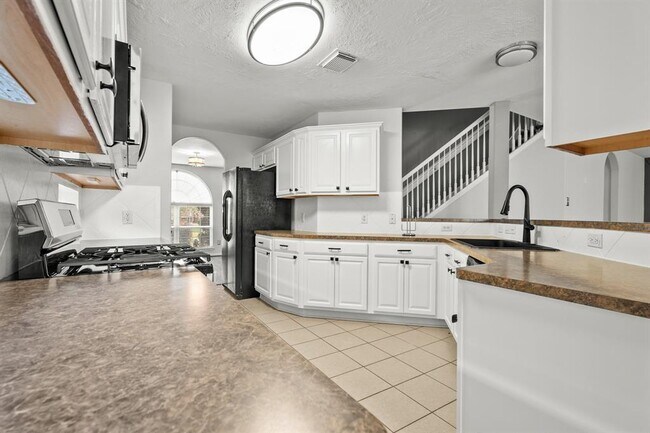 Building Photo - 2701 Ruidoso Cir