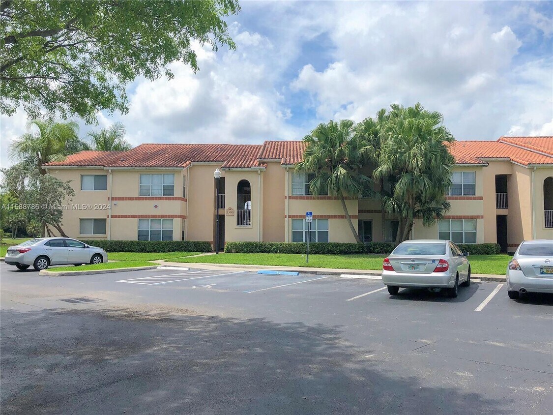 3300 Pinewalk Dr N Unit 1914, Margate, FL 33063 Room for Rent in Margate, FL