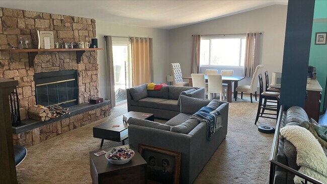 Foto del edificio - 15620 Cathedral Way