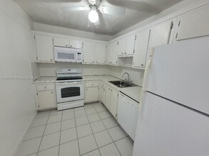 Building Photo - 1200 NE Miami Gardens Dr