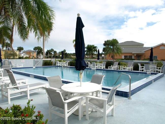 Foto del edificio - 1485 Malibu Cir NE