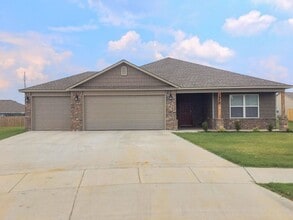 Building Photo - 1640 Hermitage Ct