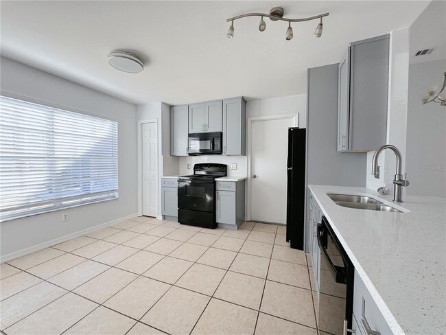 Foto del edificio - 8706 Fort Shea Ave