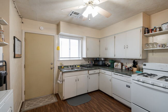 Kitchen - 815 N Monroe St