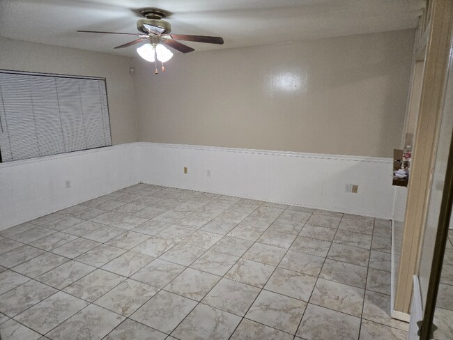 Foto del edificio - 428 Holy Cross Pl