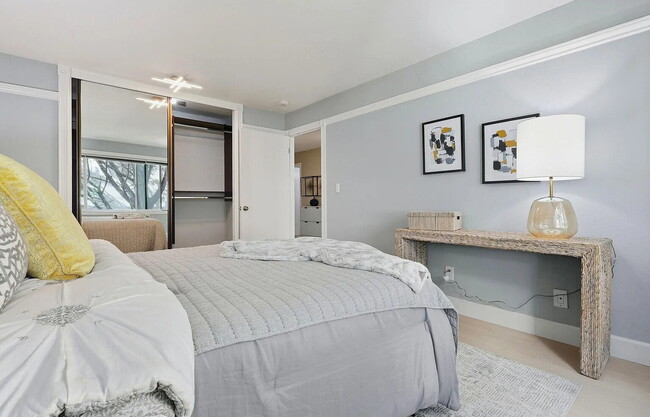 Photo - WONDERFUL ONE BEDROOM UNIT . Apartment