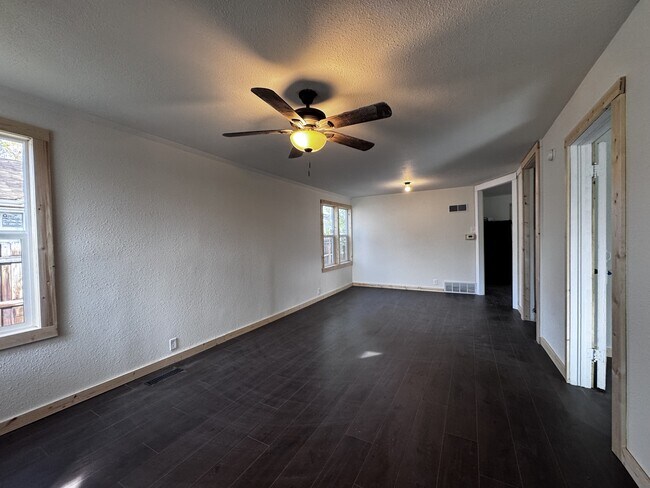 Foto del edificio - 324 1st Ave S