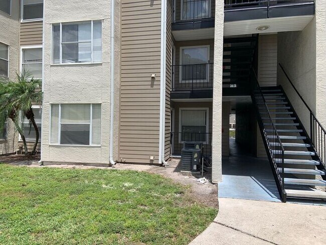 Building Photo - BEAUTIFUL 1/1 Condo Near Millenia Mall!