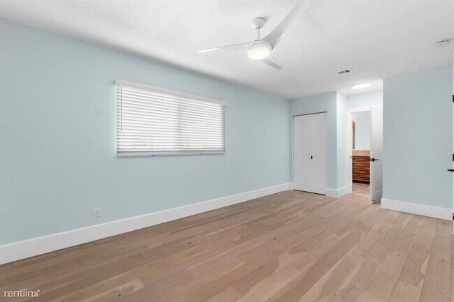 Foto del edificio - 3 br, 2.5 bath Townhome - 254 SW 6th St # 5