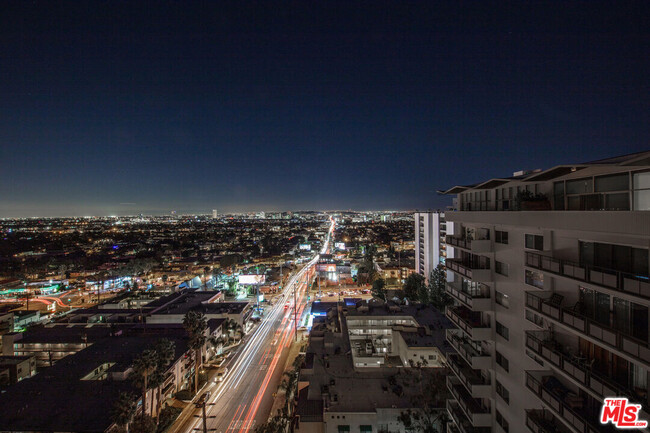 Foto del edificio - 1155 N La Cienega Blvd