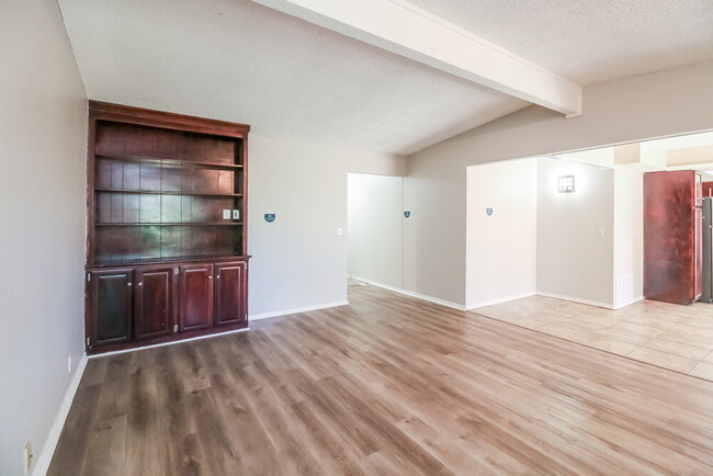 Building Photo - 10327 Fairfax Ln