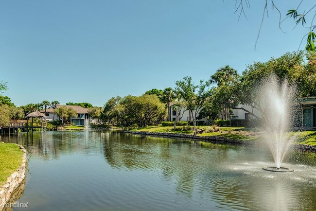 Foto del edificio - 5365 Harborside Dr