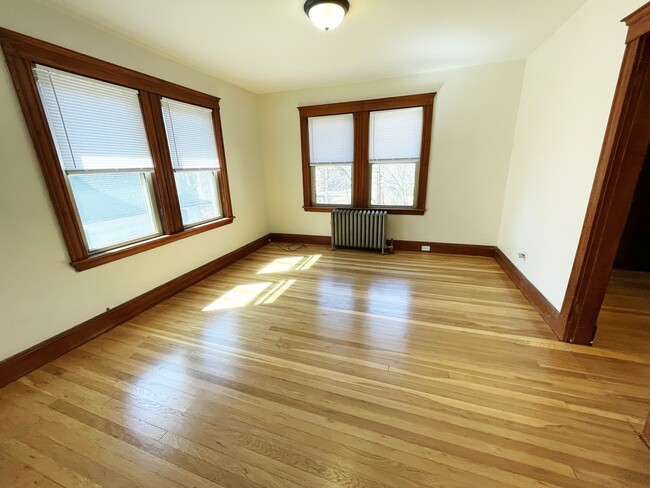 Building Photo - 52 Hyde Park St