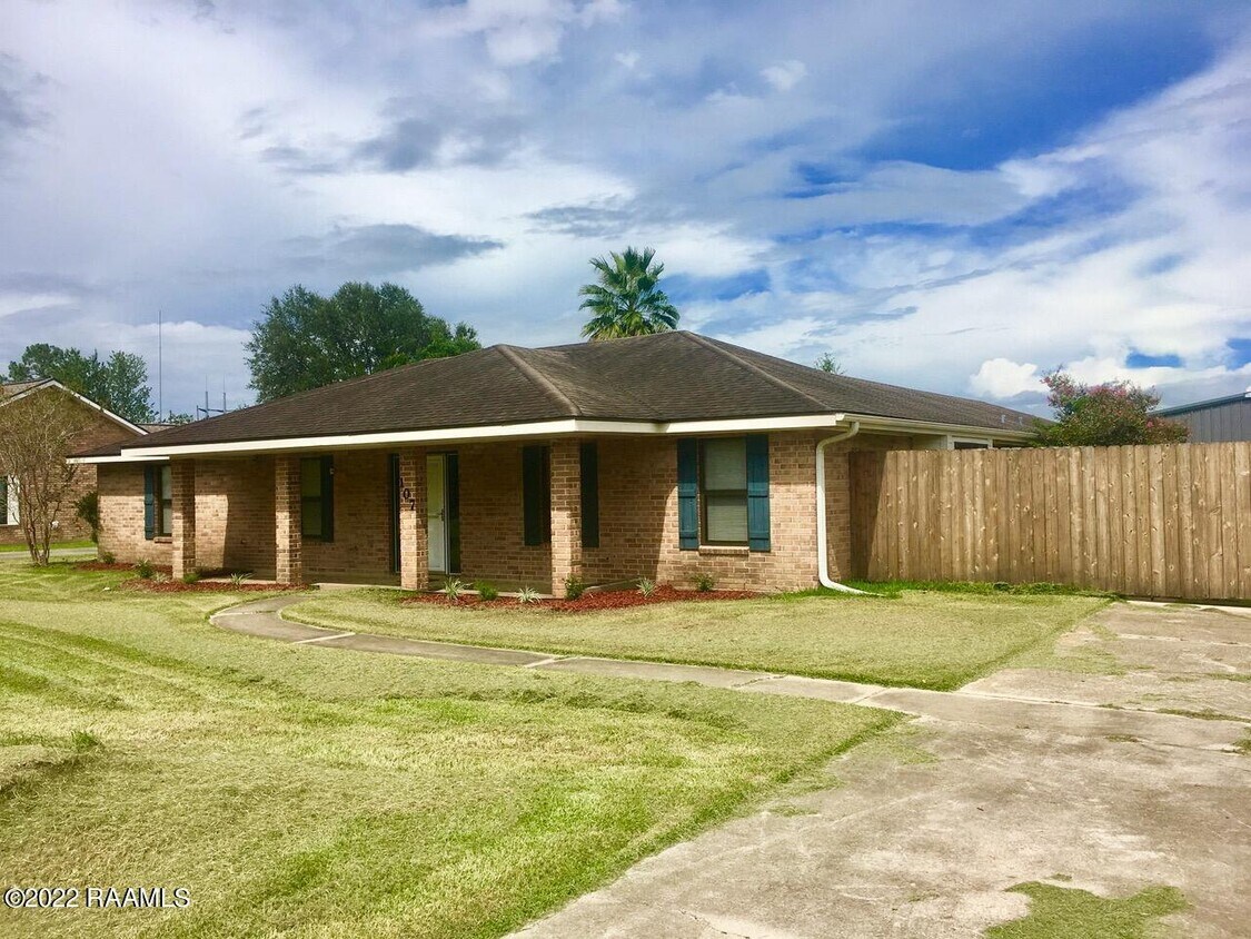 107 Thorn Dr, Youngsville, LA 70592 House Rental in Youngsville, LA
