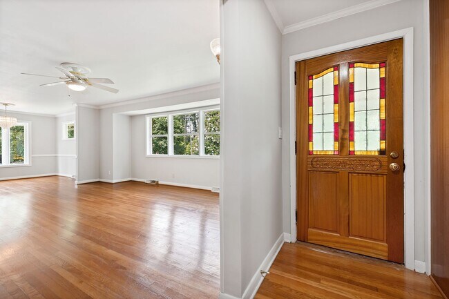 Foto del edificio - 5270 Six Forks Rd