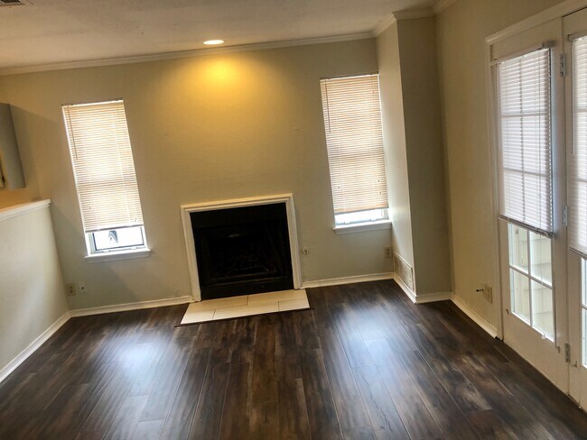 Foto del edificio - 2463 E 10th St